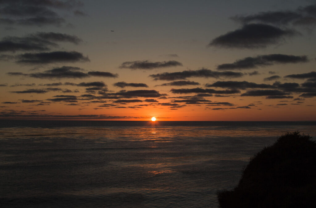 Por do sol no mar em Sunset Cliffs San Diego